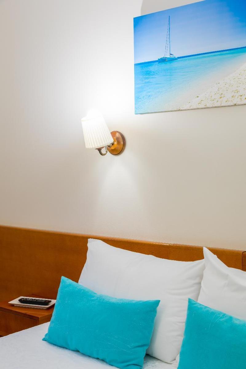 Hotel Romerito Malaga Bilik gambar